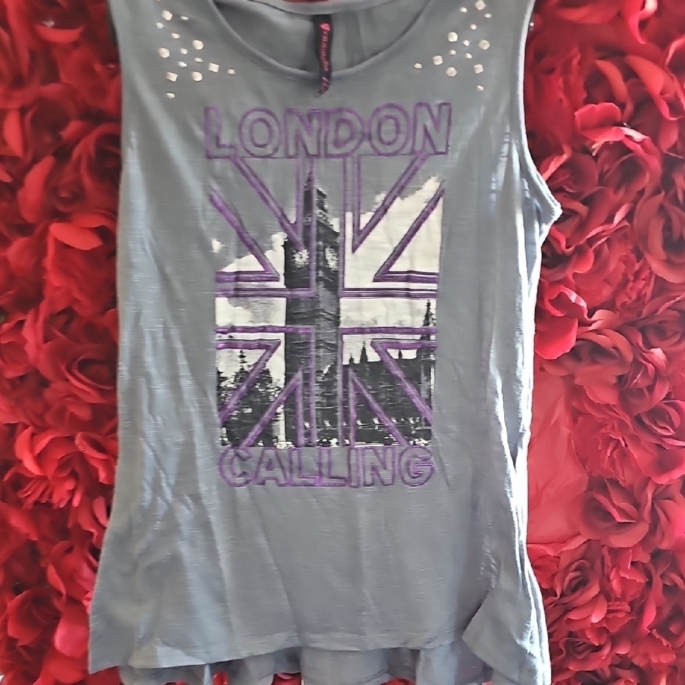 Hybrid Girls  Gray Sleeveless Top with Purple London Graphic Size XLarge